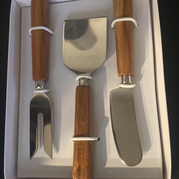 The Cellar 3-Piece
Cheese Knife Set Natural wood, polished steel
NWT - Picture 2 of 4
